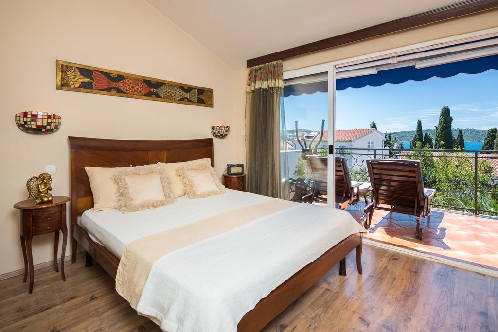 Villa Em Trogir Bagian luar foto