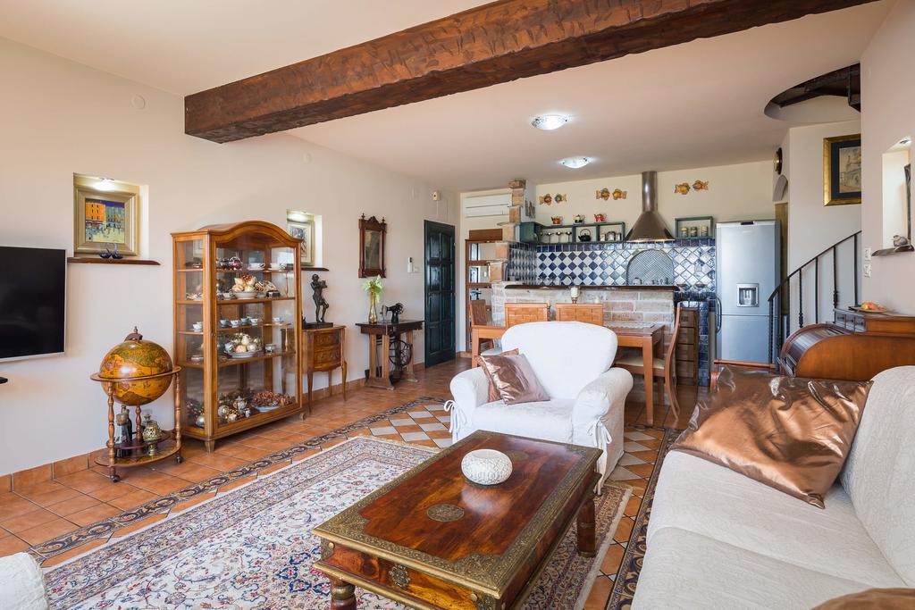 Villa Em Trogir Bagian luar foto