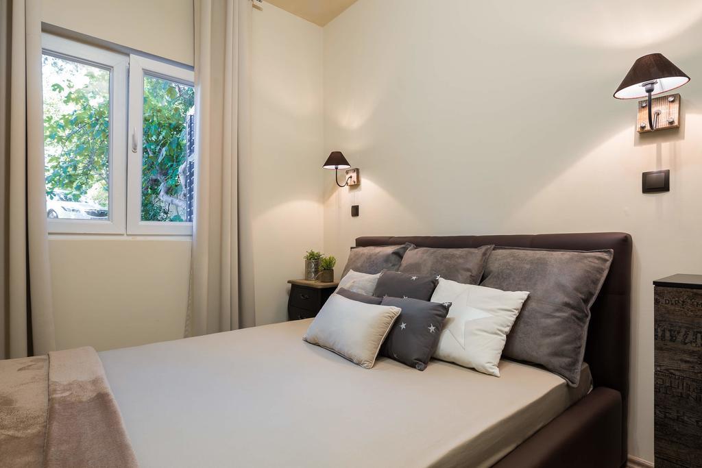 Villa Em Trogir Bagian luar foto