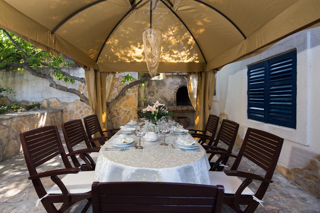Villa Em Trogir Bagian luar foto