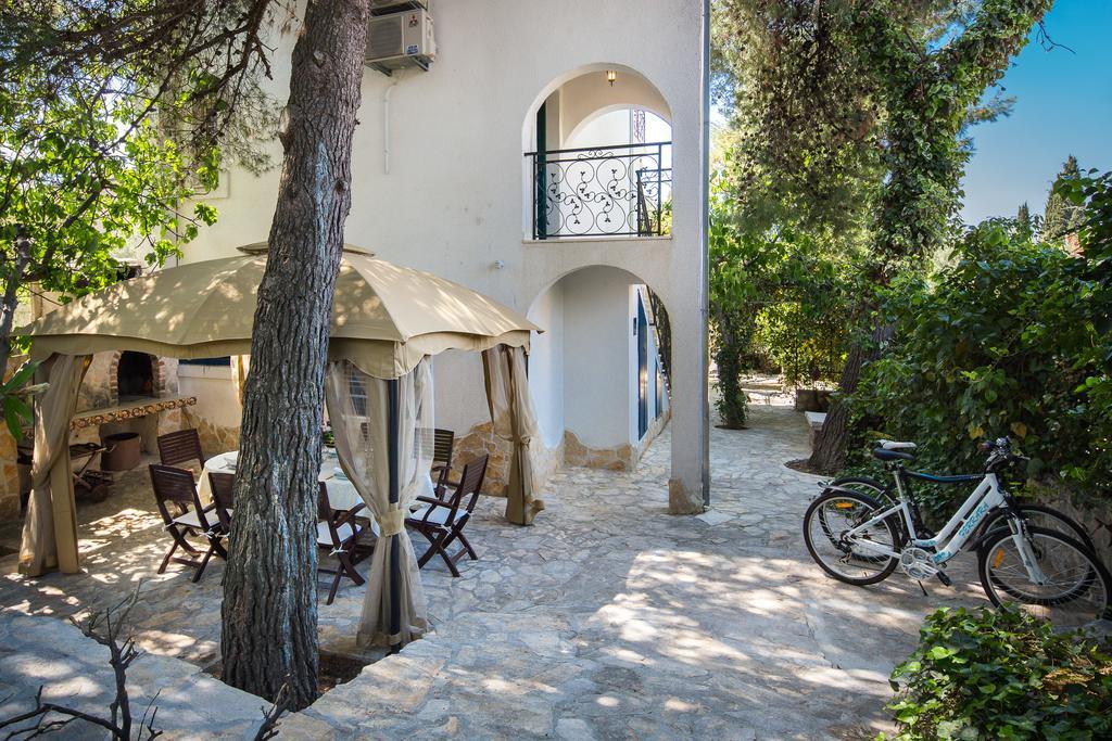 Villa Em Trogir Bagian luar foto