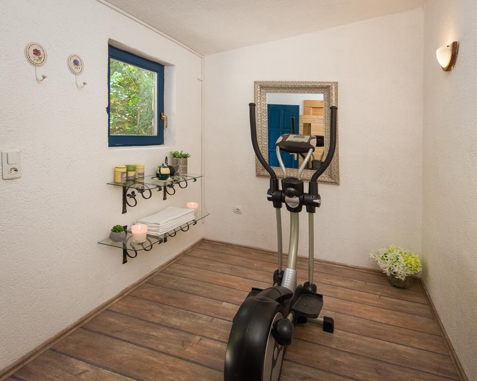 Villa Em Trogir Bagian luar foto