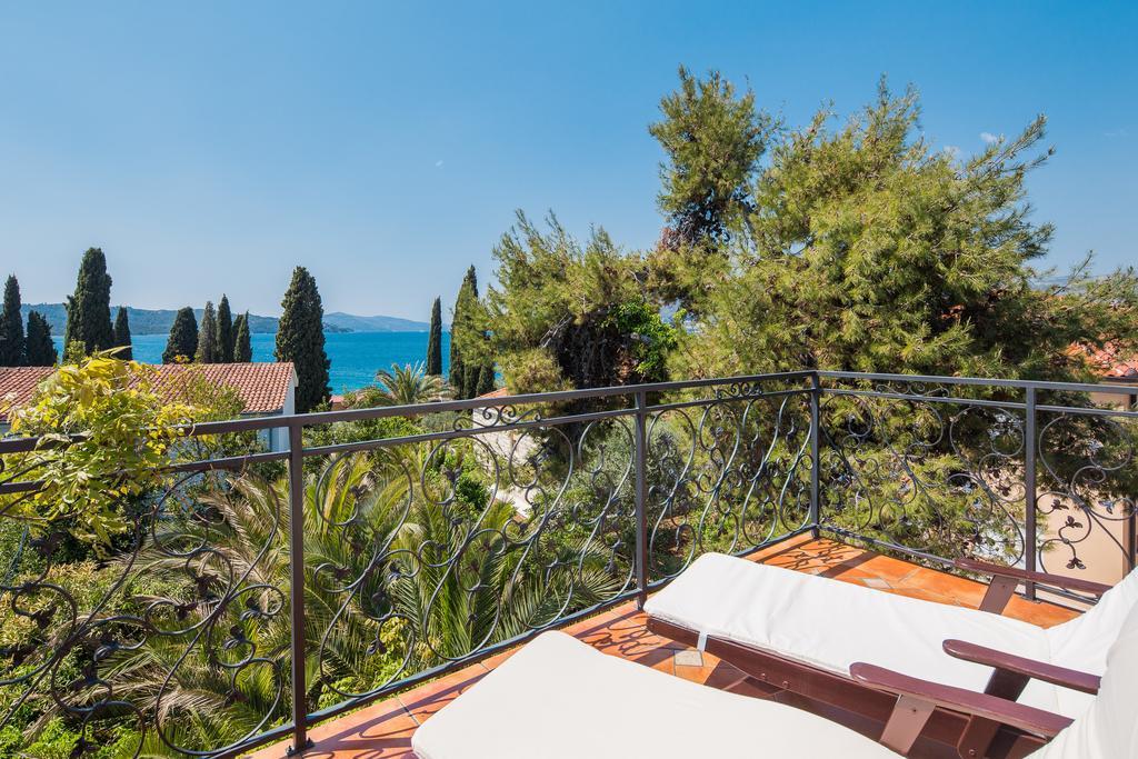 Villa Em Trogir Bagian luar foto