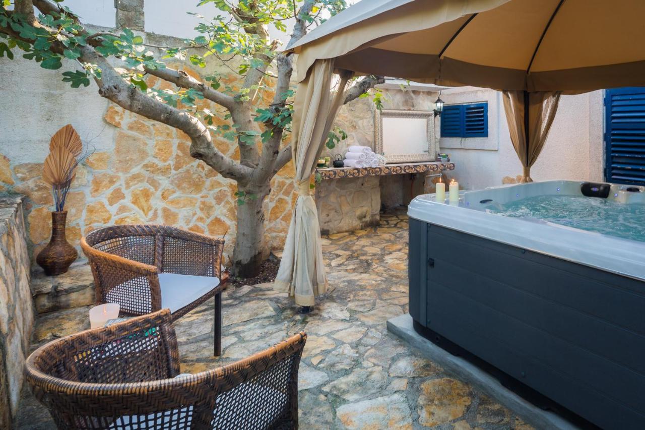 Villa Em Trogir Bagian luar foto