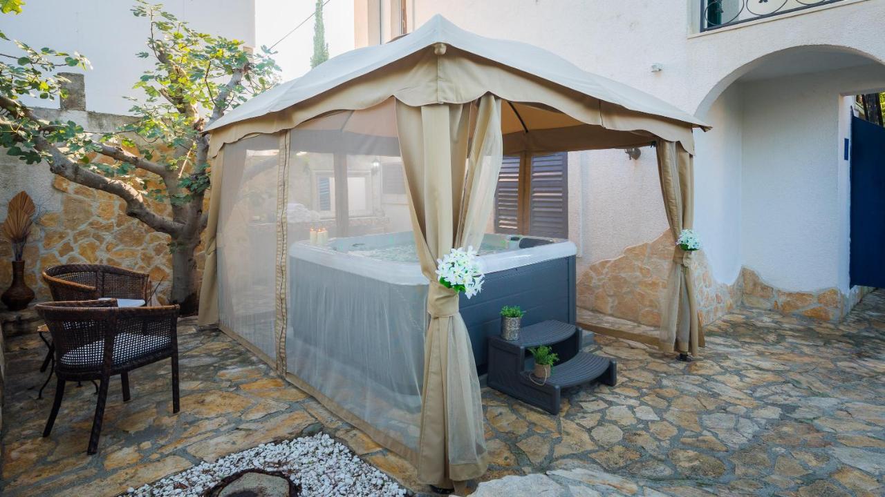 Villa Em Trogir Bagian luar foto