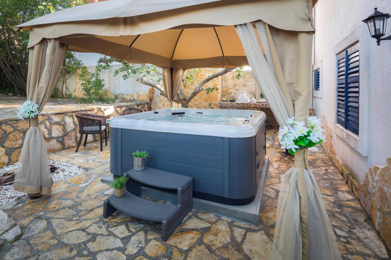 Villa Em Trogir Bagian luar foto